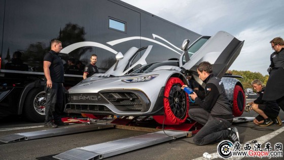 GT2 RSӛ÷ِ˹-AMG ONEɼ~a(chn)܇